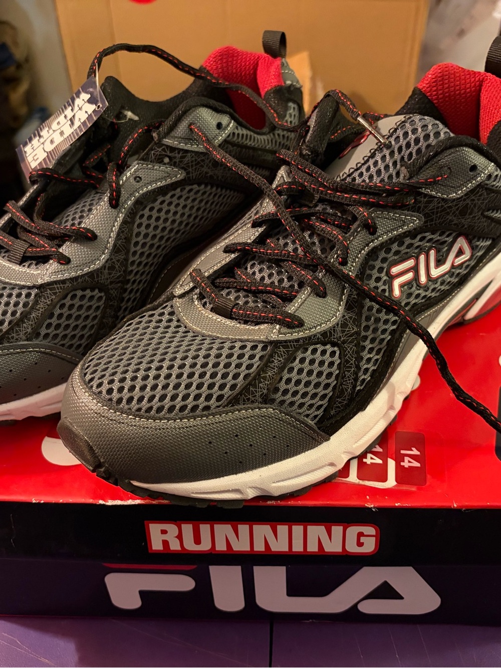 Fila Windshift 15 Running Sneakers Shoes-Red,Black & Gray-Men’s 11 Wide-NIB